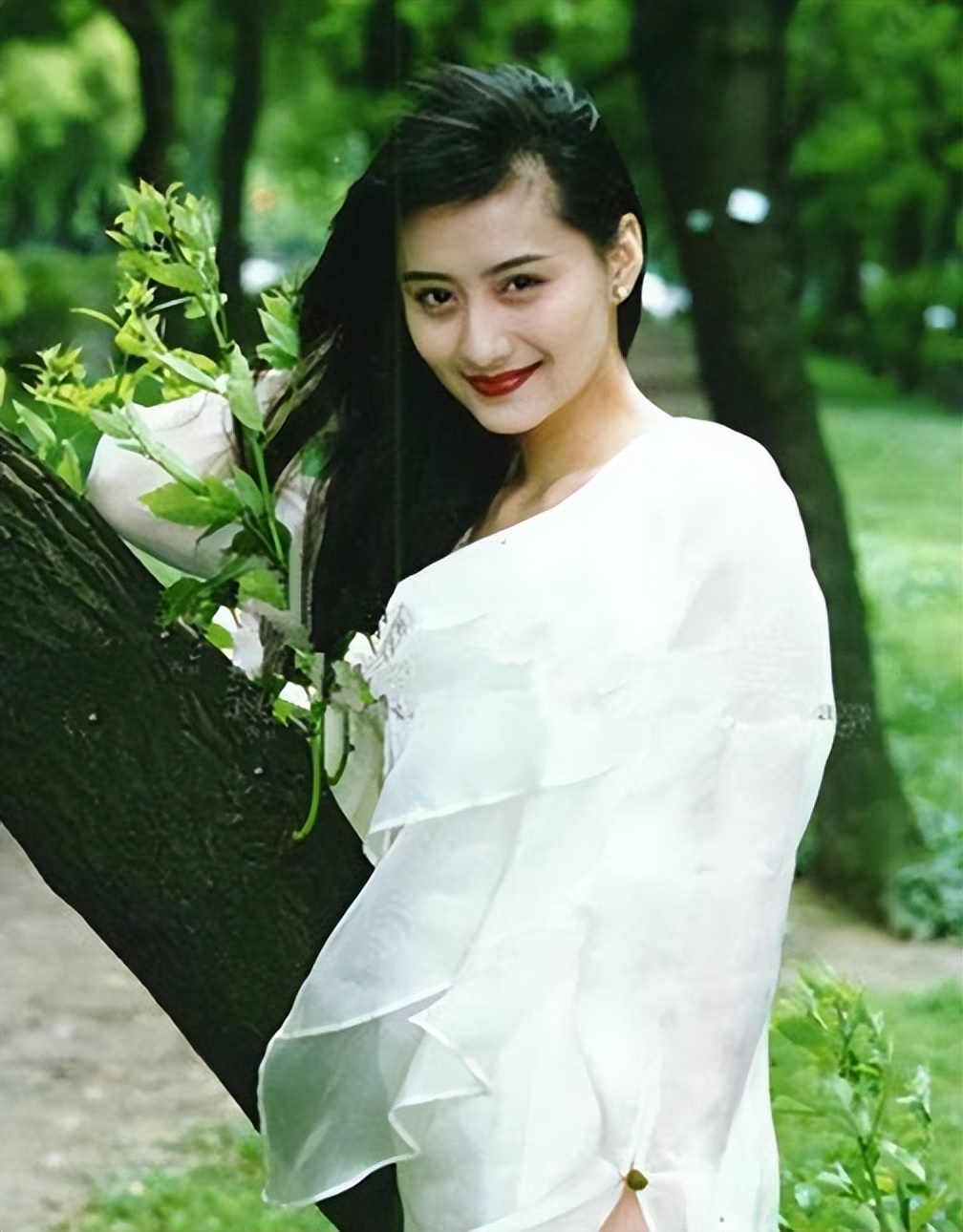 年轻时美的惊为天人,然而花期却很短,颜值很快就坍塌的7位明星