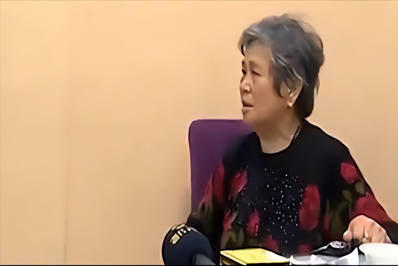 84岁老局长闹离婚，妻子要20万分手费，夫妻还险些大打出手！