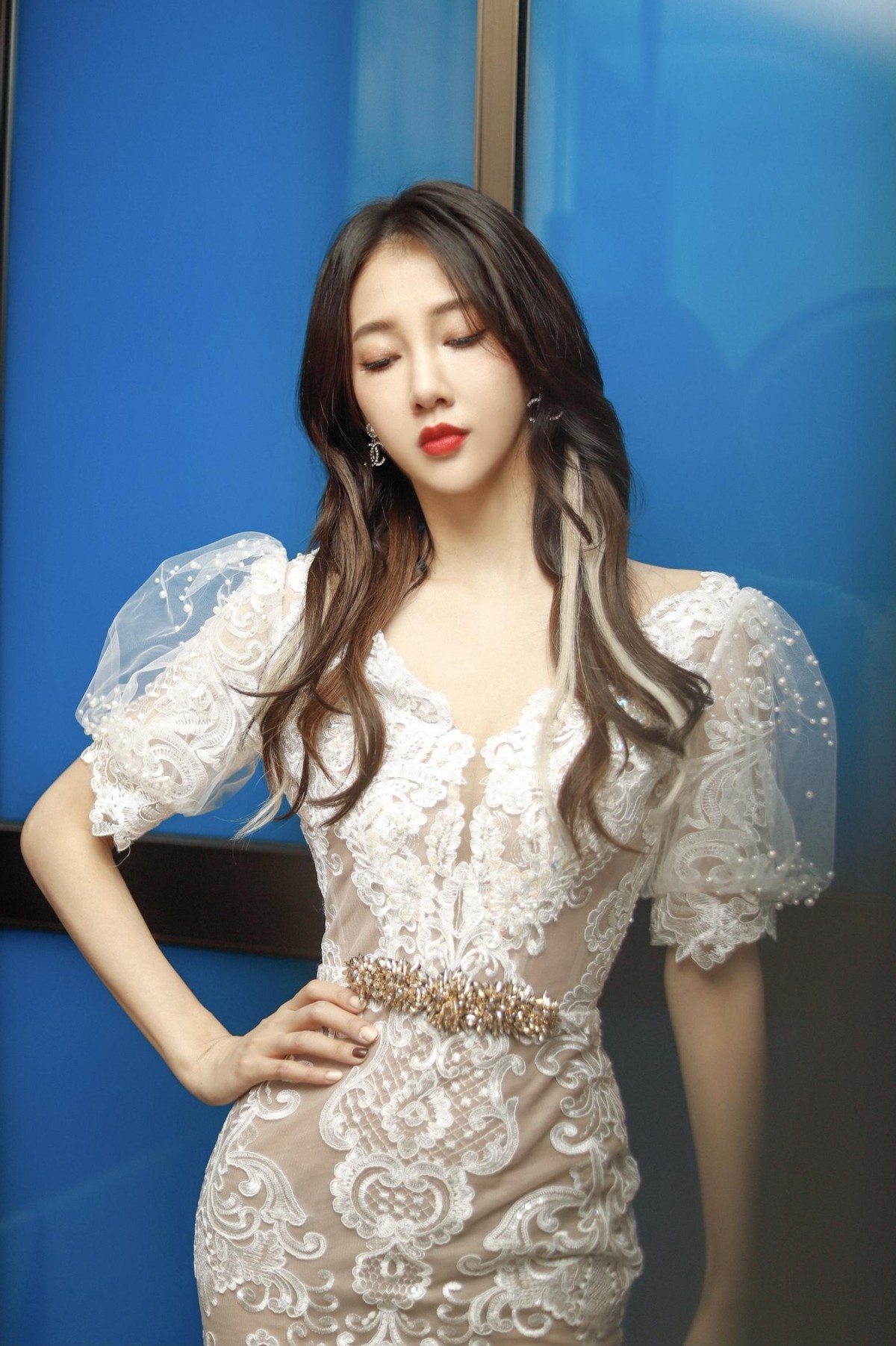 有一种“情商洼地”叫做弦子，19岁出道歌比人红，不会说话是硬伤