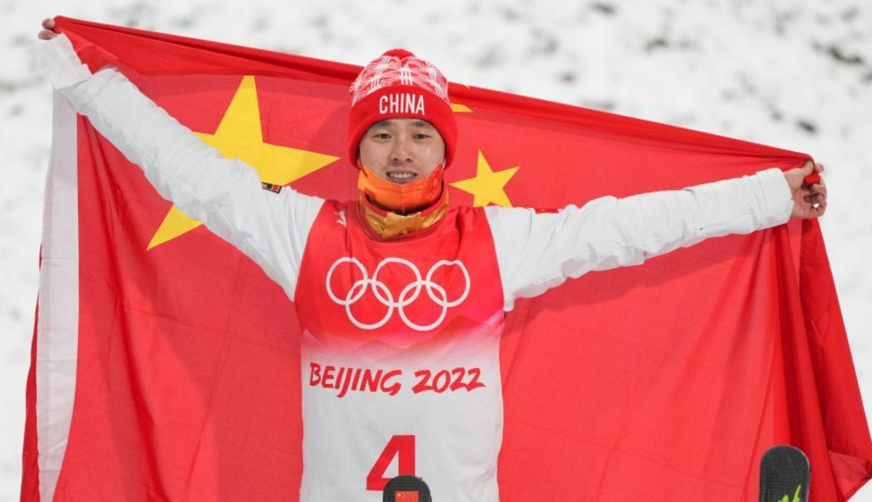 武大靖“大学论文”曝光，冠军就是与众不同，论文只研究自身构造