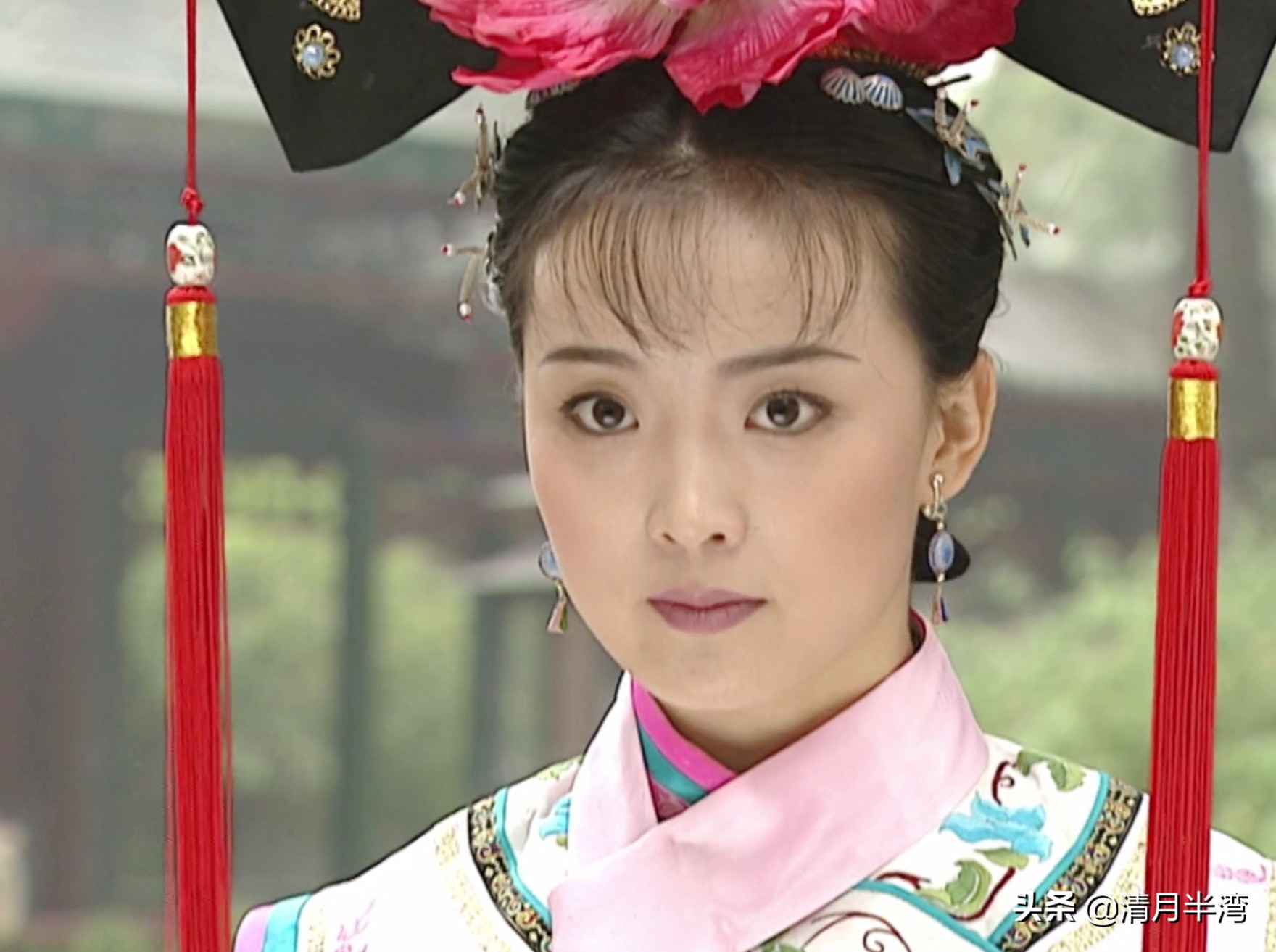 颜值高也不一定驾驭得了旗头装，能上清宫美人榜的，我只服这10位