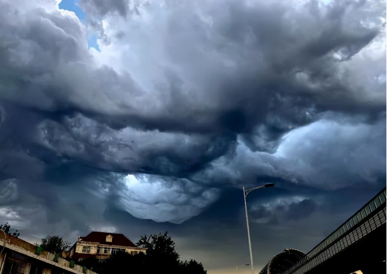 唐山地震雲(天津出現