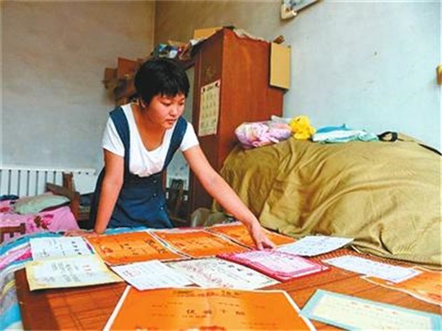 4年前707分上北大，拿到通知书仍在打工的河北女孩，后来准备参军