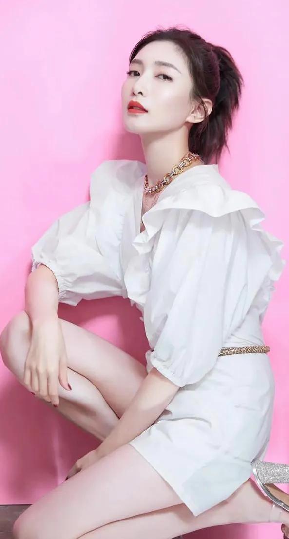 女星江疏影—温柔如水，美丽动人