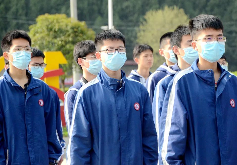 廣元中學(xué)開展清明祭英烈主題團(tuán)日活動(dòng)(圖3)