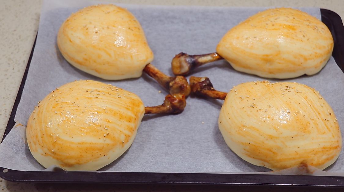 天气寒冷，碰到这面包，我绝不手软，包上大鸡腿，吃着真过瘾