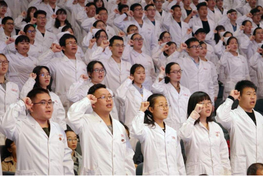 医学院校“前30名”出炉，排名大换血，多所985高校医学部上榜