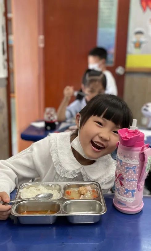 夏花灿烂 定格微笑｜成都高新区中和小学用微笑迎接每一天