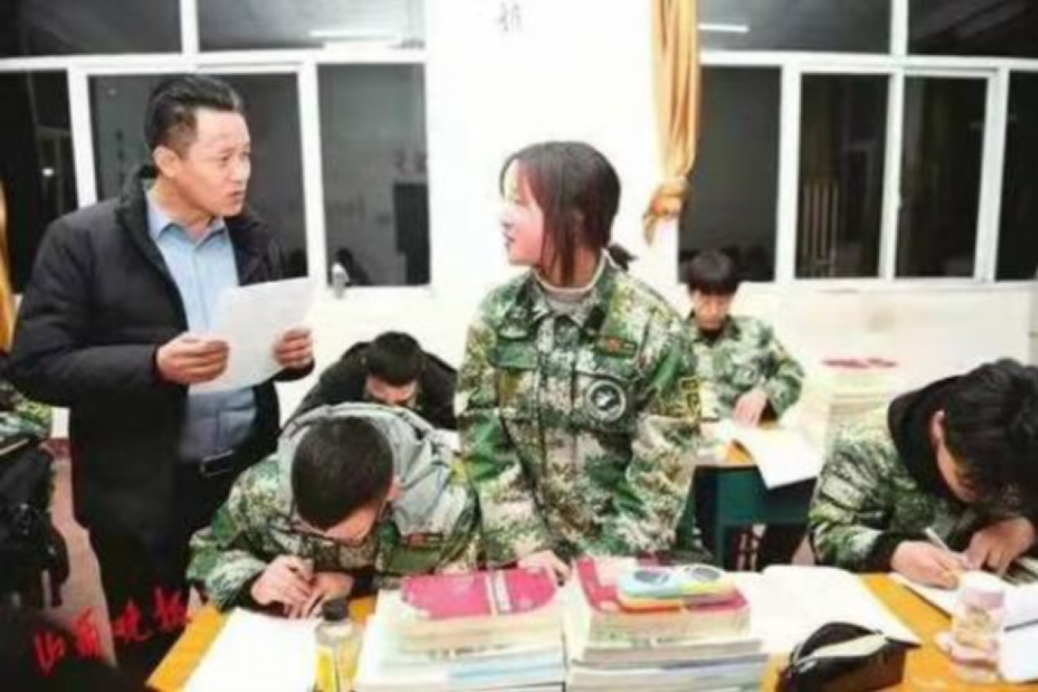 张俊成：北大保安自考第一人，从保安到校长，他已育人无数