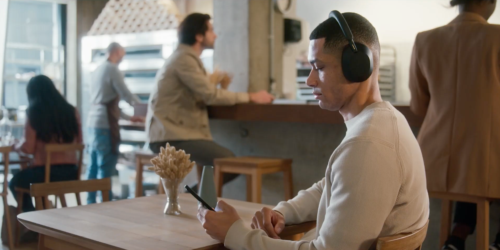 vivo S15系列新品发布会官宣；索尼新款头戴式降噪耳机发布