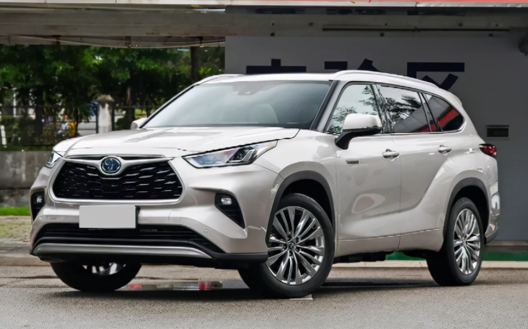 2022丰田汉兰达上市,落地38万,油耗更低,车友:买早了