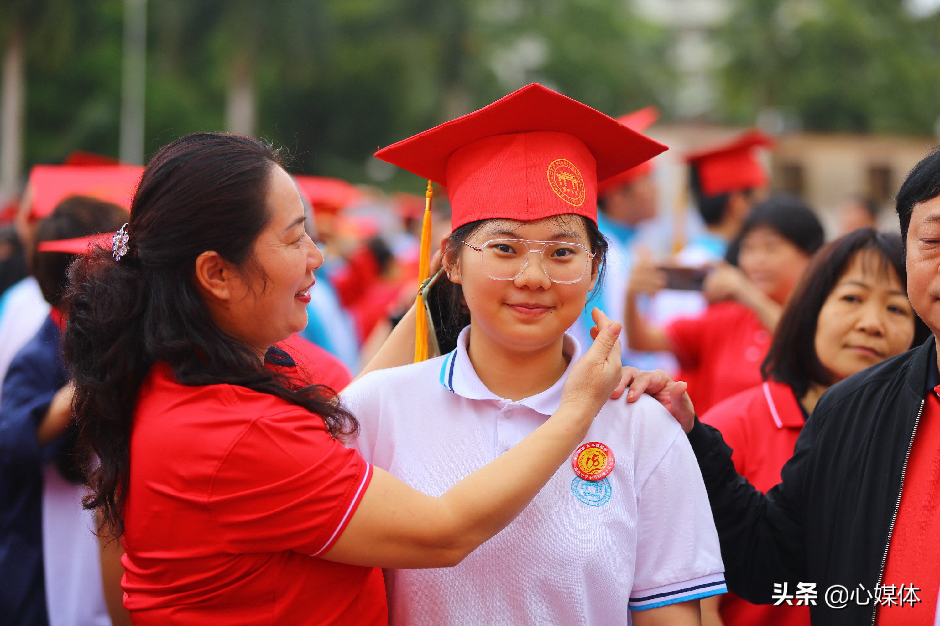 海南中学千名高三生在海口举行18岁成人礼(图2)