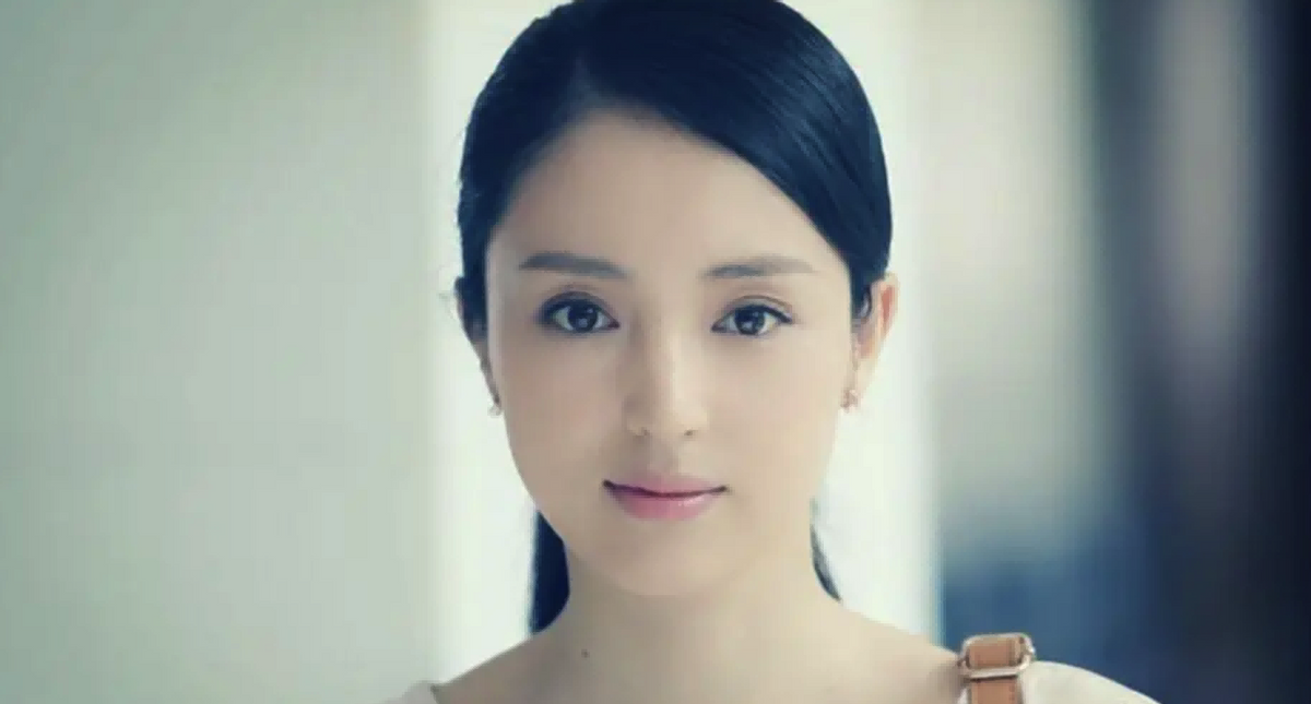 颜值不够别带“额饰”！13位女星造型PK，谁才撑得起倾国倾城