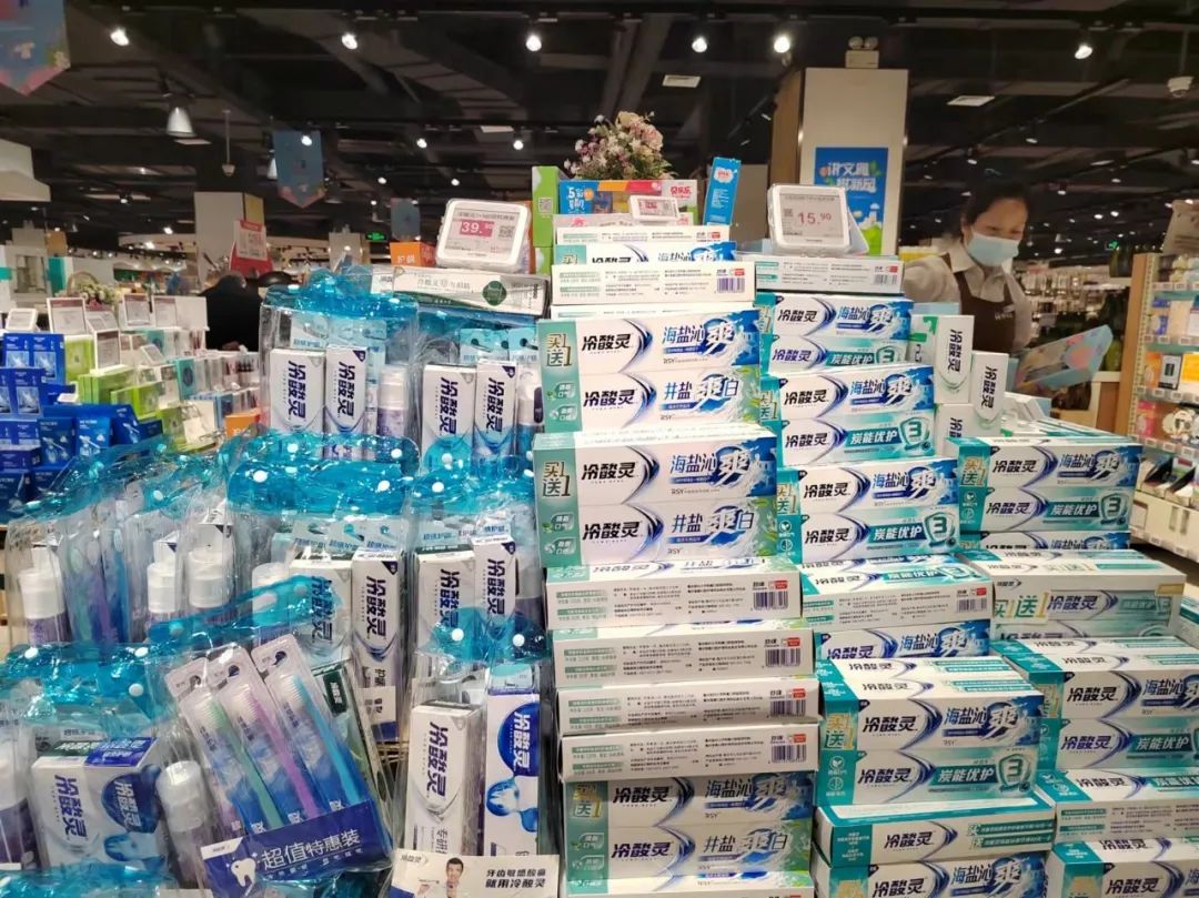 “另类”经销商转型：放弃一线，200名导购构建渠道护城河