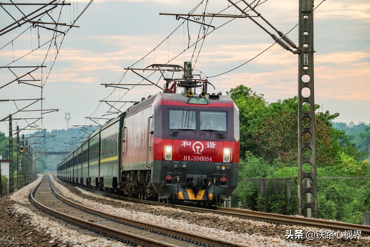 HXD3D0001牵引Z172次列车驶出上海站-CR400AF-B-2116-CR400AF-B-2116-哔哩哔哩视频