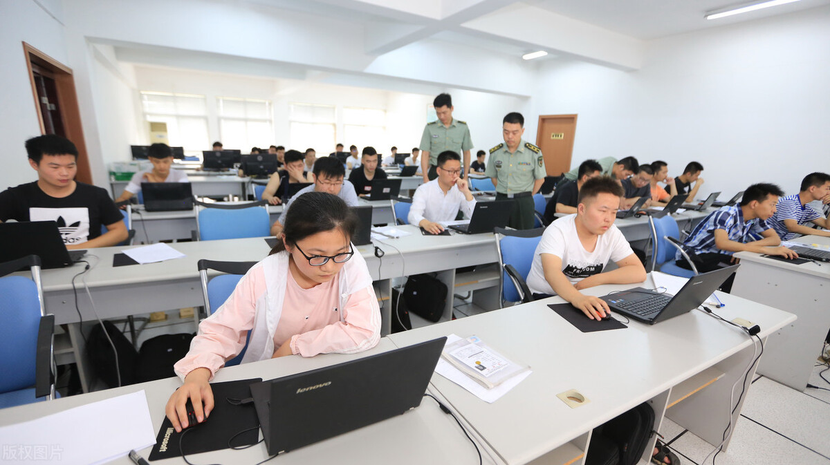 小孩考了550分，超一本20分，报名军校怎么样？难度比较大