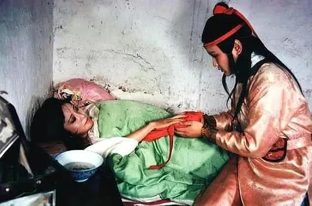 又是一年春草绿：不开心的事情，丢了吧；不如意的日子，忘了吧