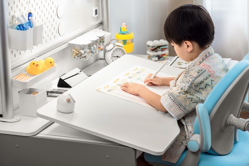 陪伴孩子健康成长 酷可立智能电动升降学习桌