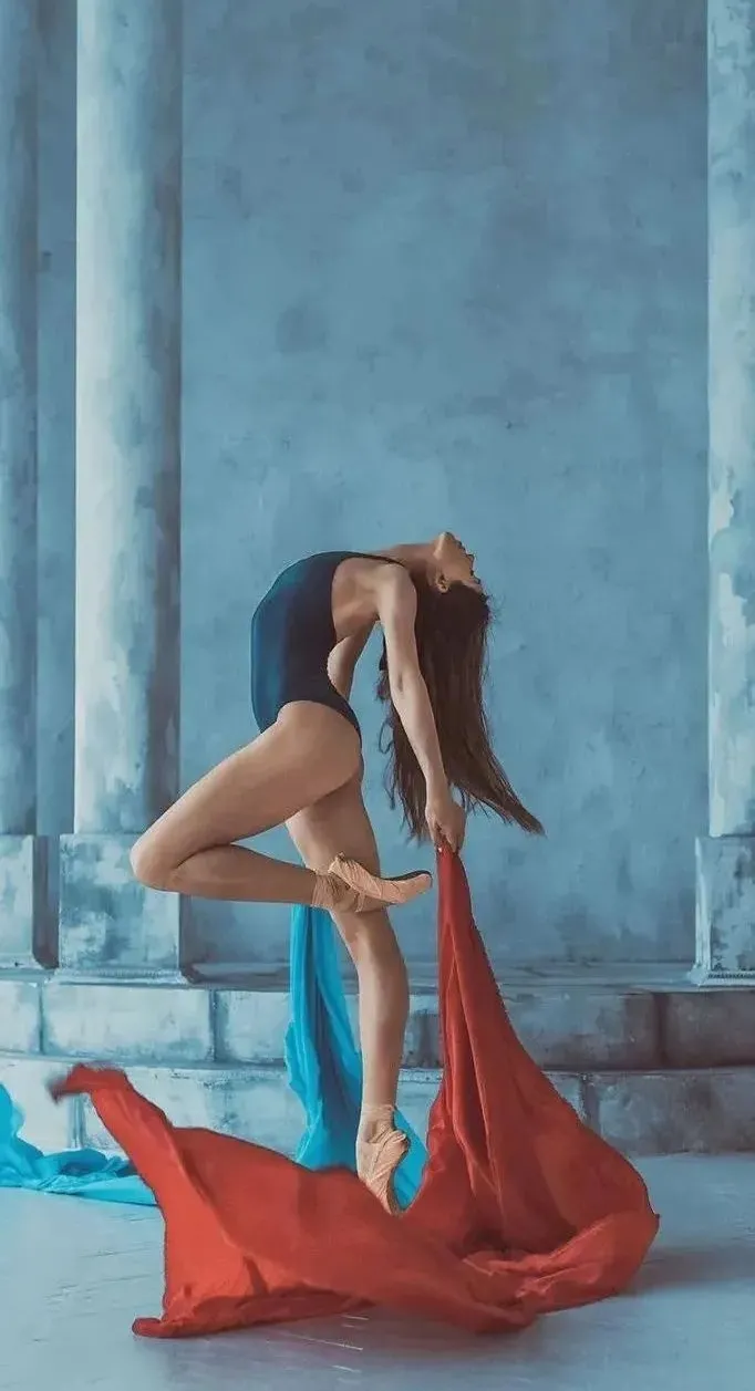 精美图片：人体摄影艺术，舞蹈的灵动之美