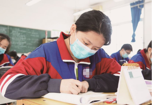 同样是高中生，一个上公立高中一个上私立高中，3年后差距明显