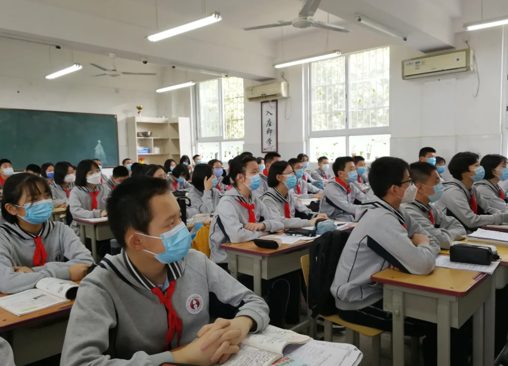 中小学生上课时间或有变化，老师听后并不开心，学生们却乐开了花