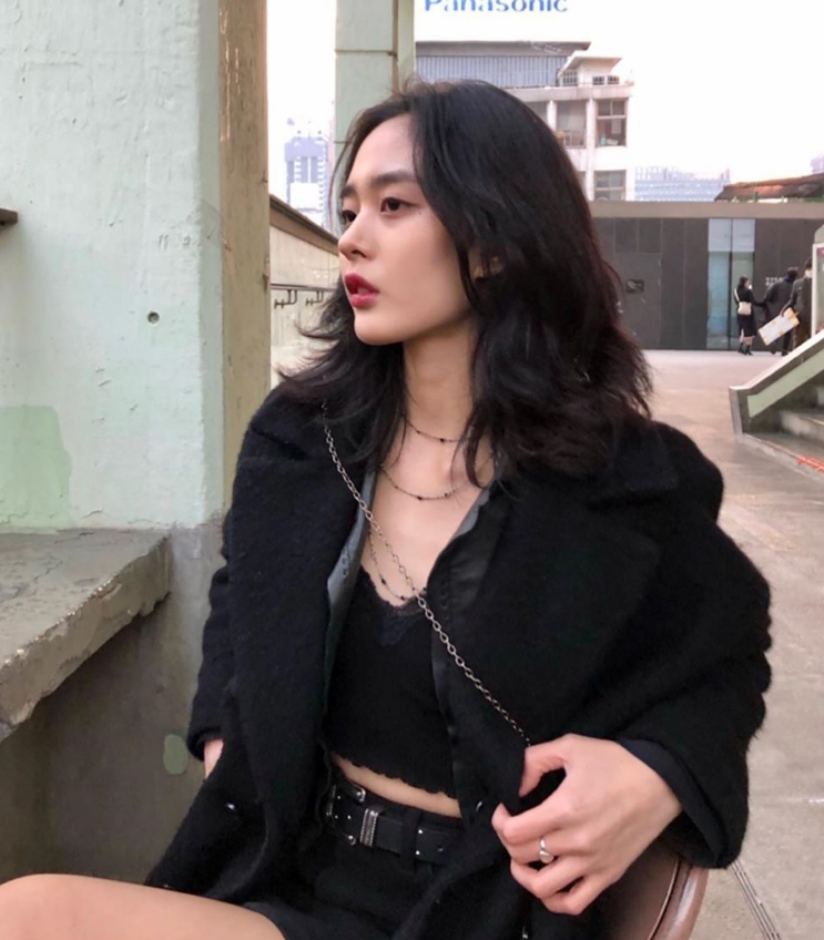 韩国单眼皮女孩chaeny独特的暗黑系甜丧风酷girl风格