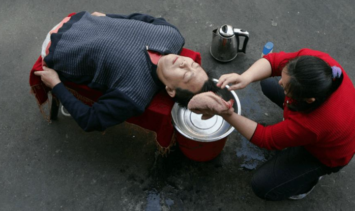 “半截人”彭水林：身体因车祸只剩78厘米，“重生”后回报社会