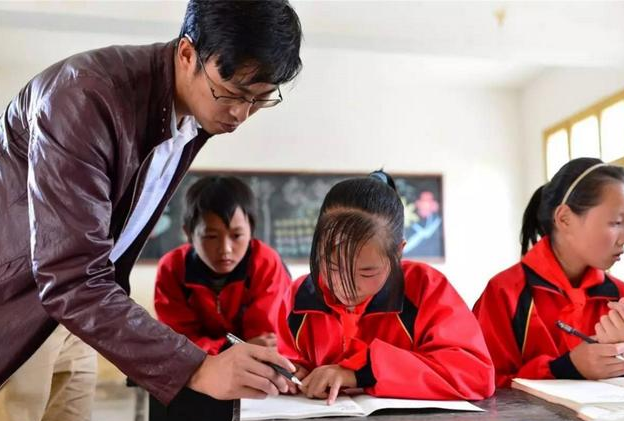 教师工资或将上涨，部分地区已经率先开始落实，老师们有福了