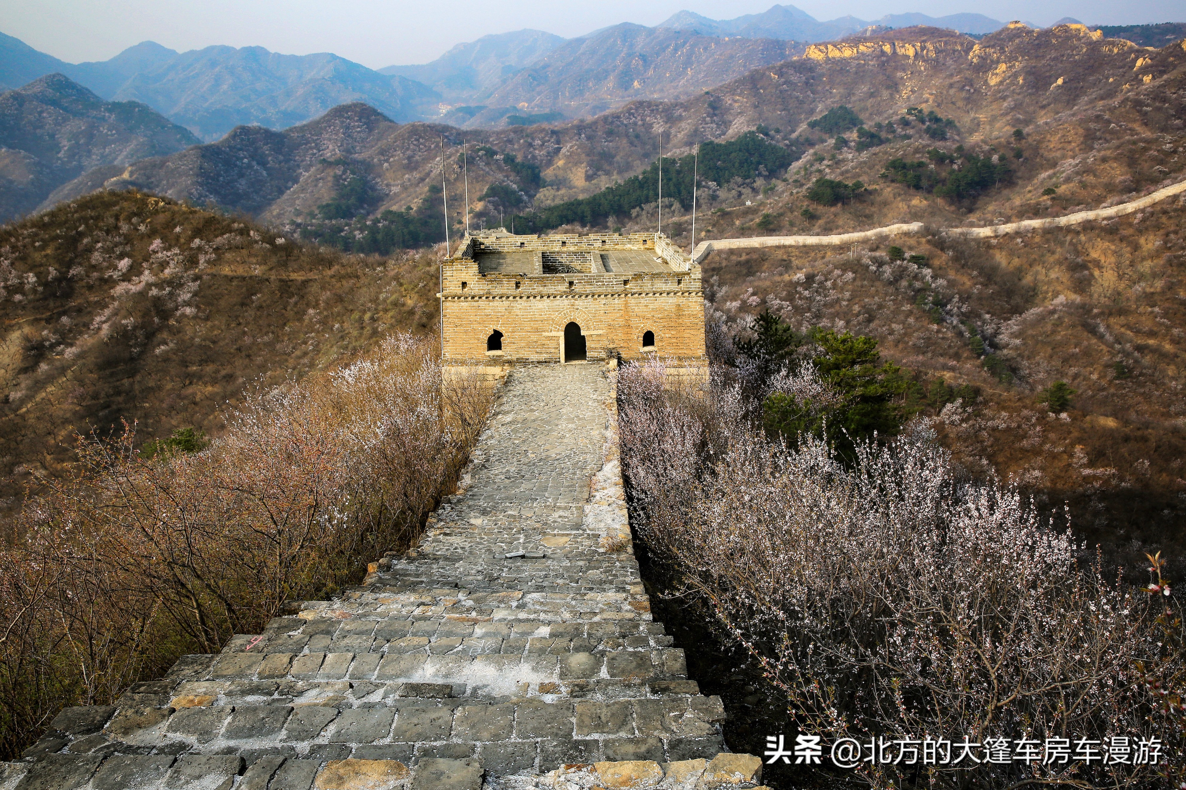 走过北京春天最美的盘山公路去那山桃花盛开的地方——龙泉峪长城