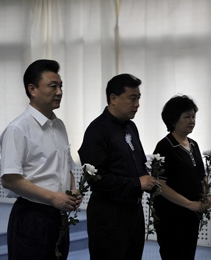 清华大学幼儿园园长之子，央视主持32年0失误，为何61岁依旧单身