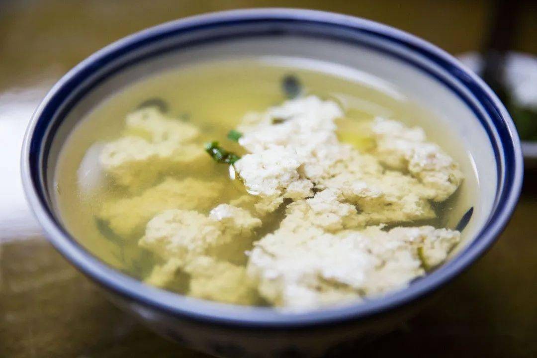 上海男子去汉中旅游，吃饭点5个菜，结账时确认三遍，以为看错了