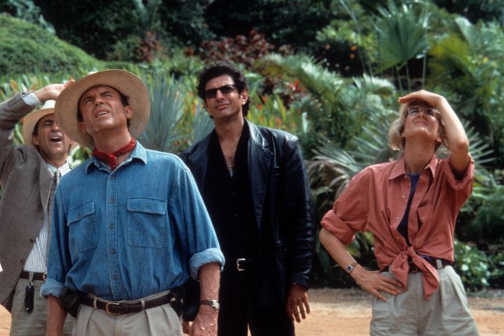 《侏罗纪》马尔科姆博士从年轻帅到老，如今满头白发依然超迷人