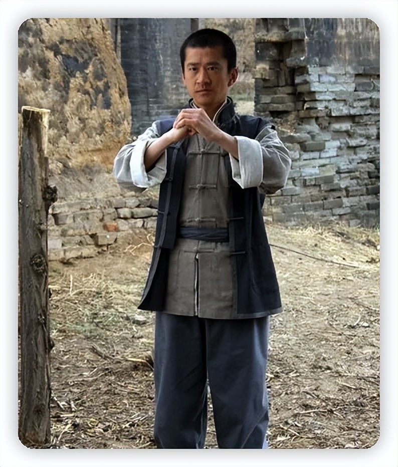 戏骨王挺回应质疑，否认自己痛恨神剧演员，厌恶抗日剧行业被诋毁