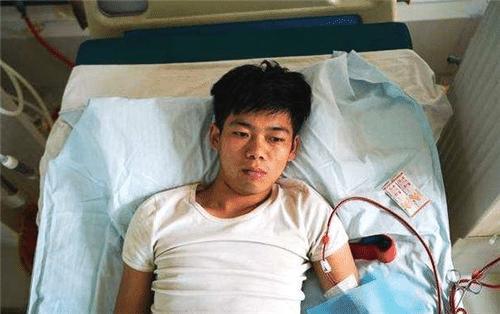 2011年，安徽卖肾买苹果手机的高中生，获赔百万，生命步入倒计时