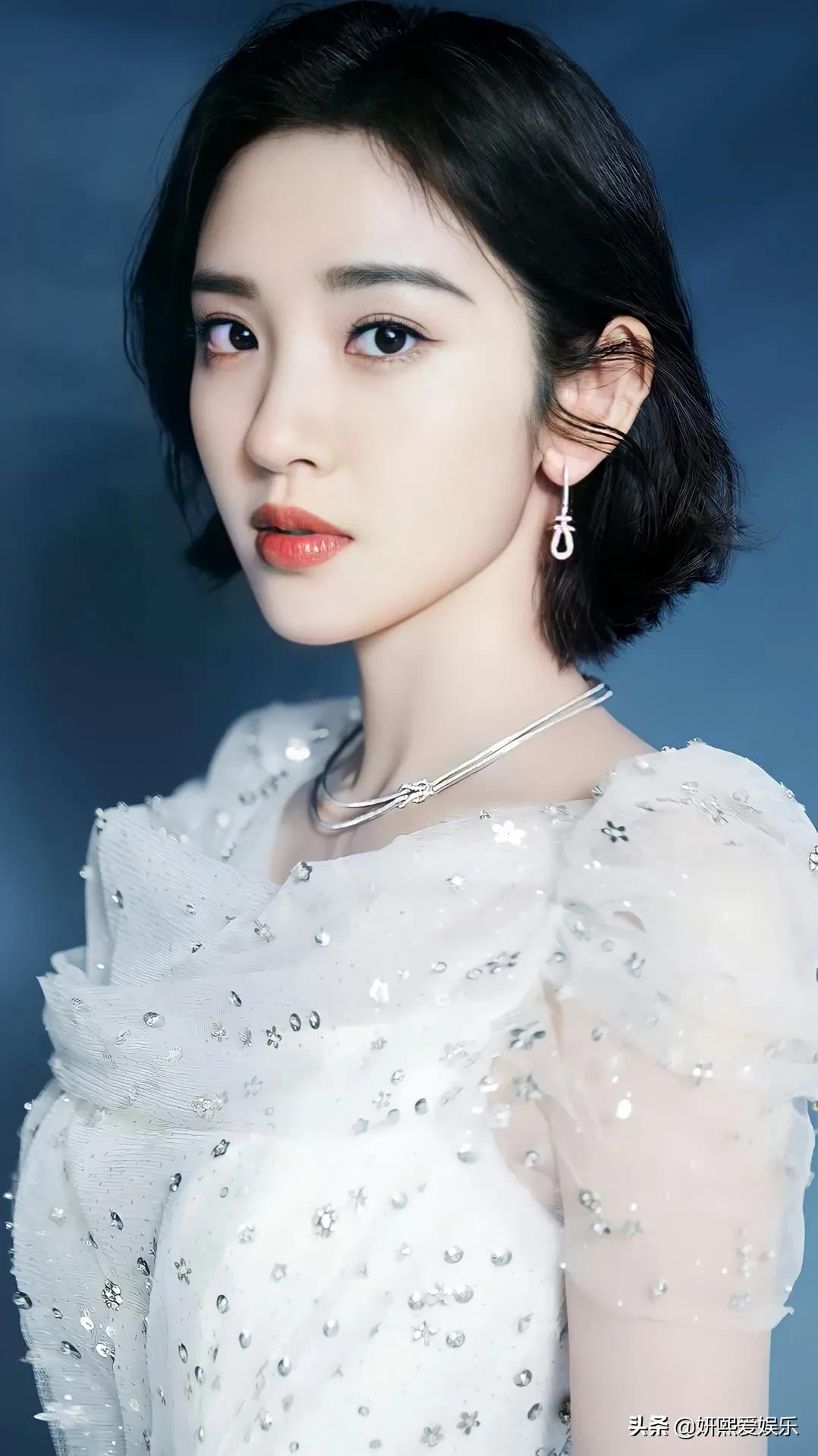 唐艺昕，邻家女孩，甜美可人