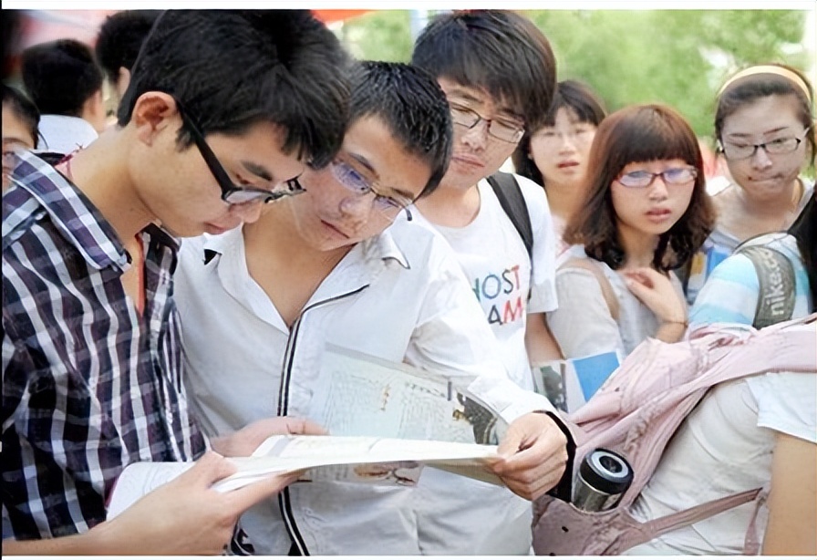 2022最新国内大学排名公布，清华大学痛失榜首，国科大表现亮眼