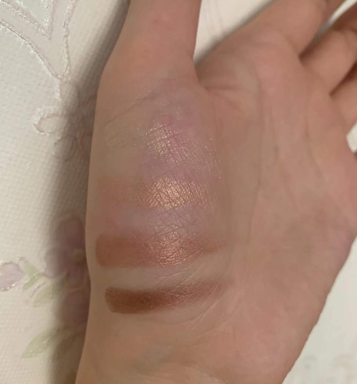 入化妆坑10年，断舍离了几十件化妆品，最后我只留下了这一套