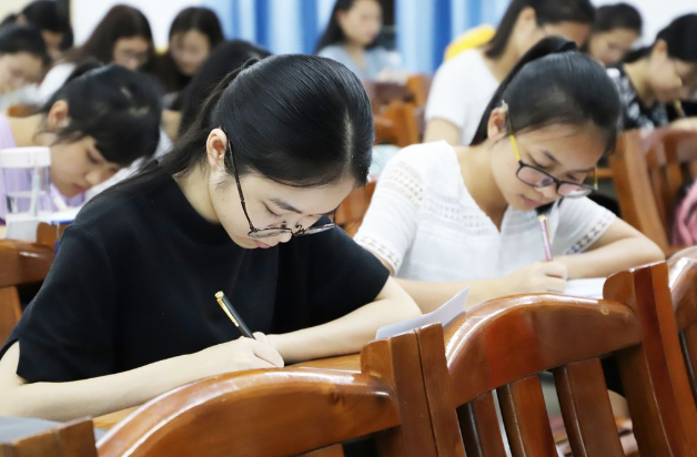 想考“教师编”的学生，4门学科值得选择，需求大好就业上岸容易