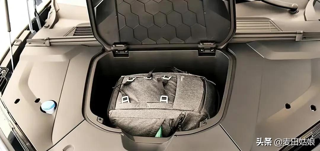 全新比亚迪海豹进店，对标特斯拉Model3，引围观，续航700公里