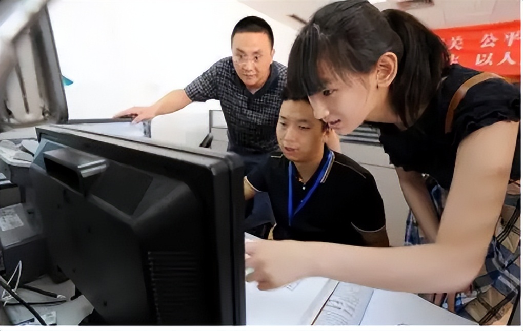 考生被985大学录取，刚发完朋友圈报喜，就被告知不用报道了