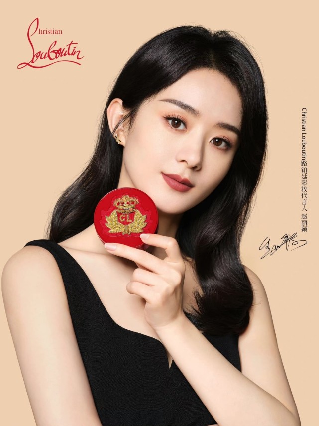 赵丽颖闷声干大事！穿中国红西装霸气侧漏，拿下代言就硬气不少