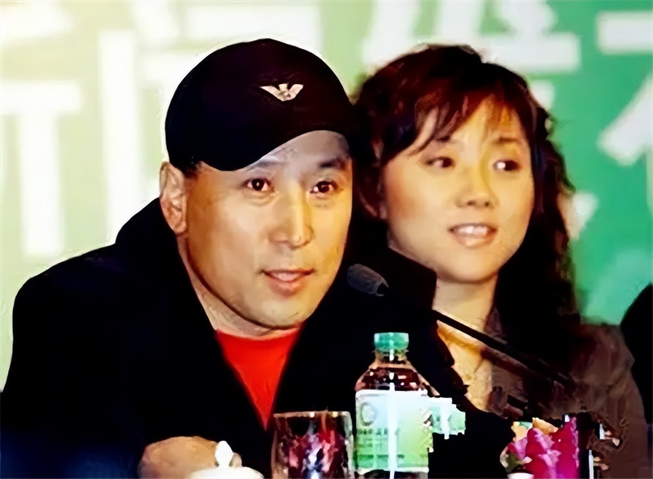 李永波恋爱8年娶妻结婚,卸任教练后种榴莲,今身材发福两鬓斑白-热门
