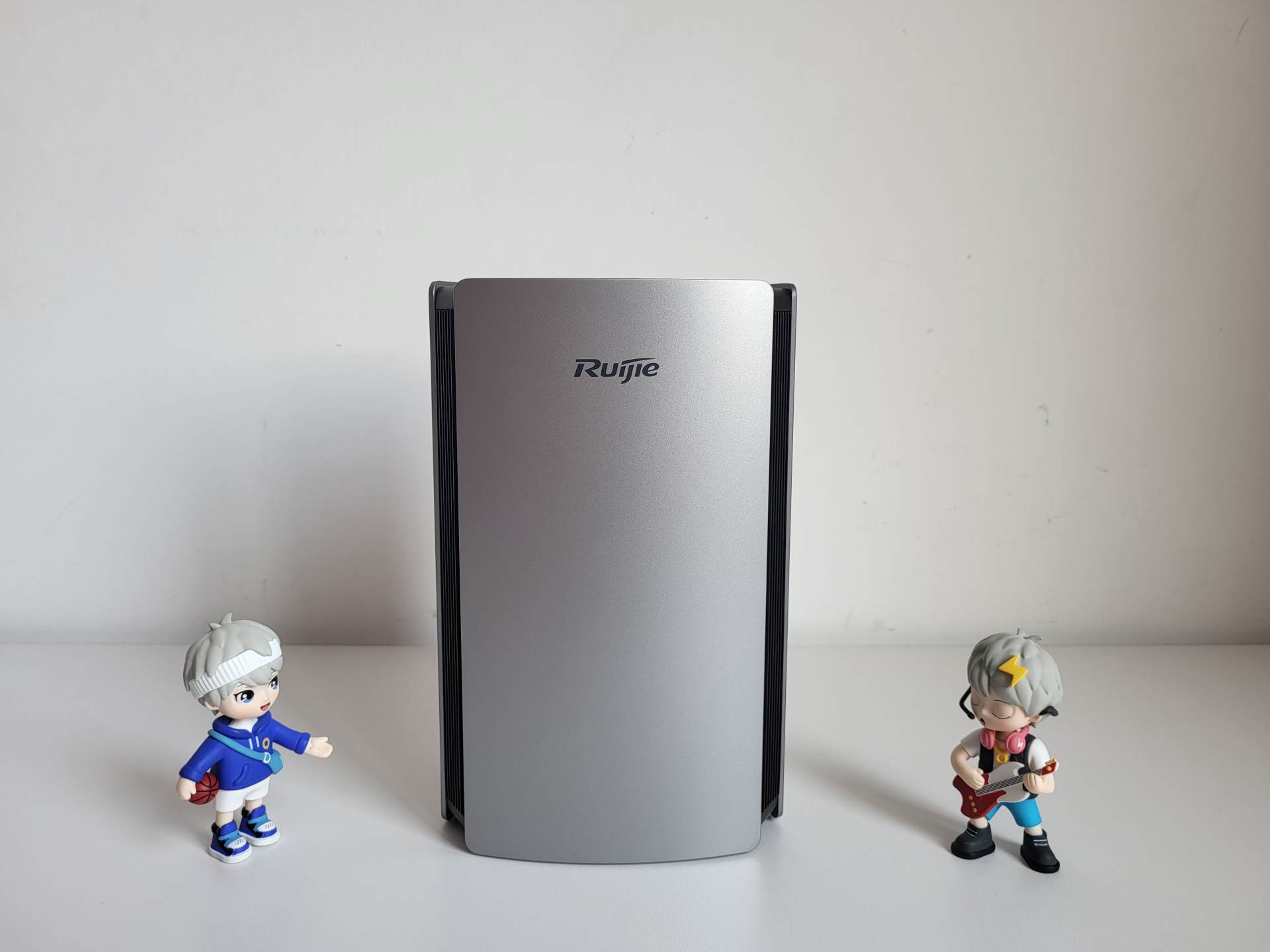 多层户型WiFi信号差？试试锐捷星耀M32，轻松穿楼板