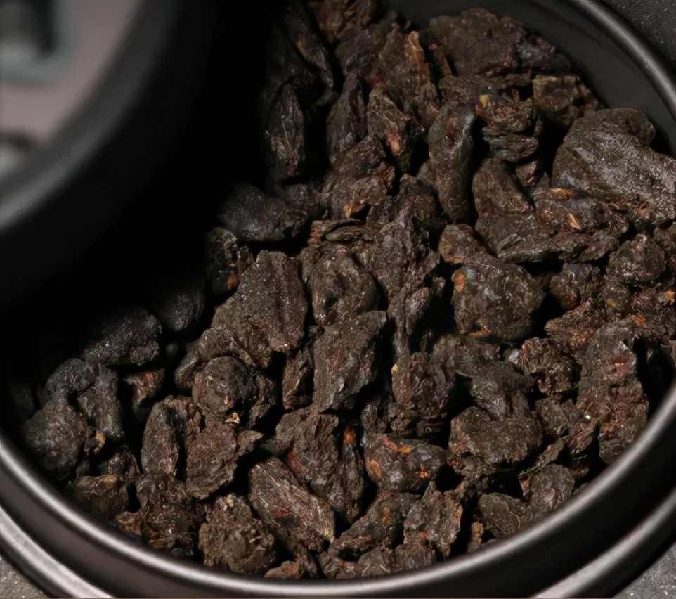茶食日记 ▏“茶化石”是什么？碎银子和老茶头是一回事吗？