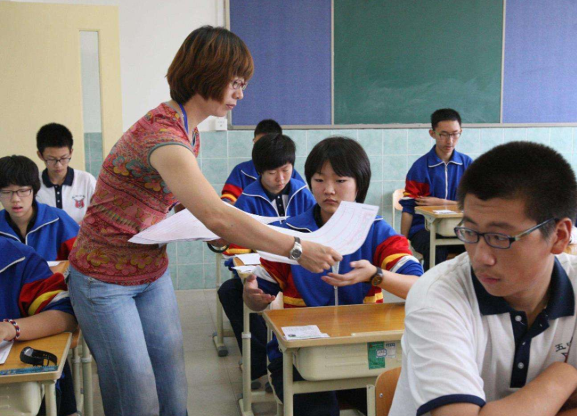 教师工资或将上涨，部分地区已经率先开始落实，老师们有福了