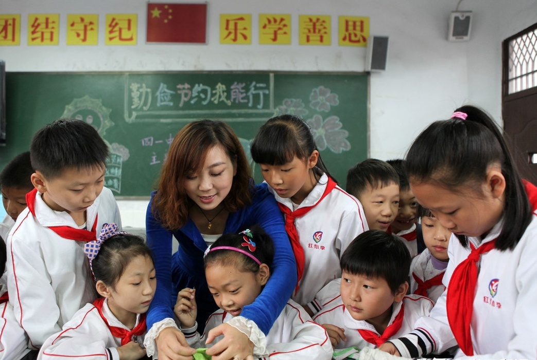 辅导班又“死灰复燃”？课时价格翻倍，依然被家长抢空