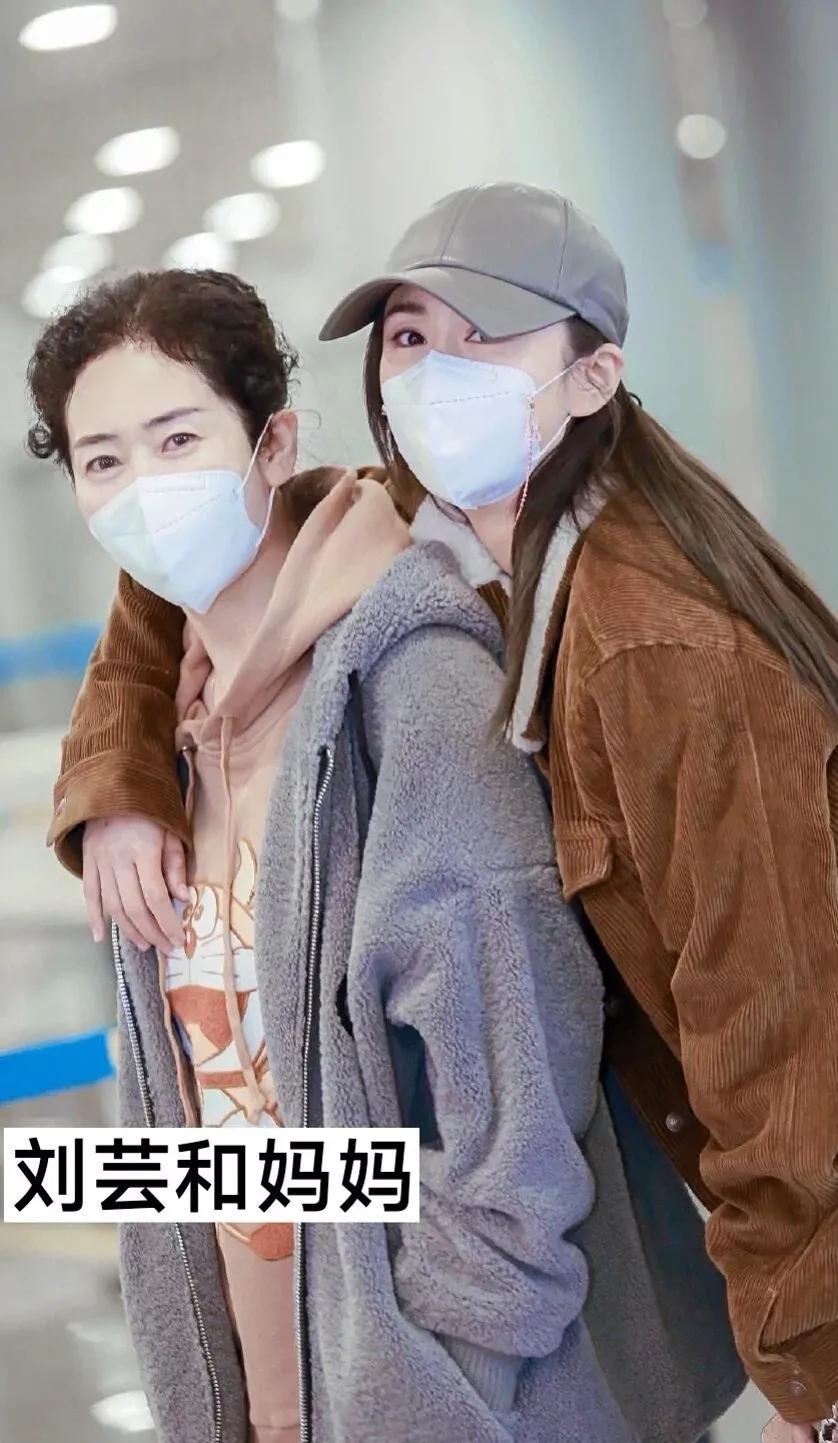 19位女星母女合照，你看谁更像妈妈？