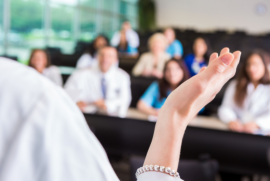 3个月狂揽4800万，培训机构盯上毕业生钱包