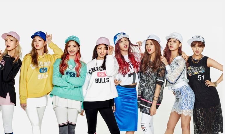 曾在JYP进出道组，后因膝盖受伤退出，参加内娱选秀圈粉无数