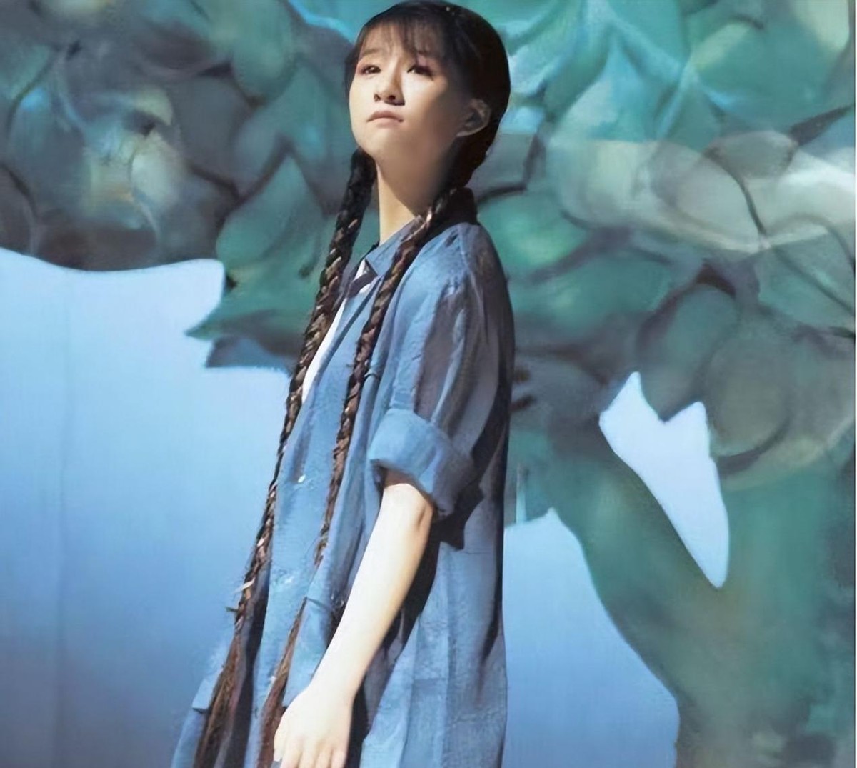 小彩旗：在春晚“一转出名”，却放弃跳舞逐梦演艺圈，如今怎样？